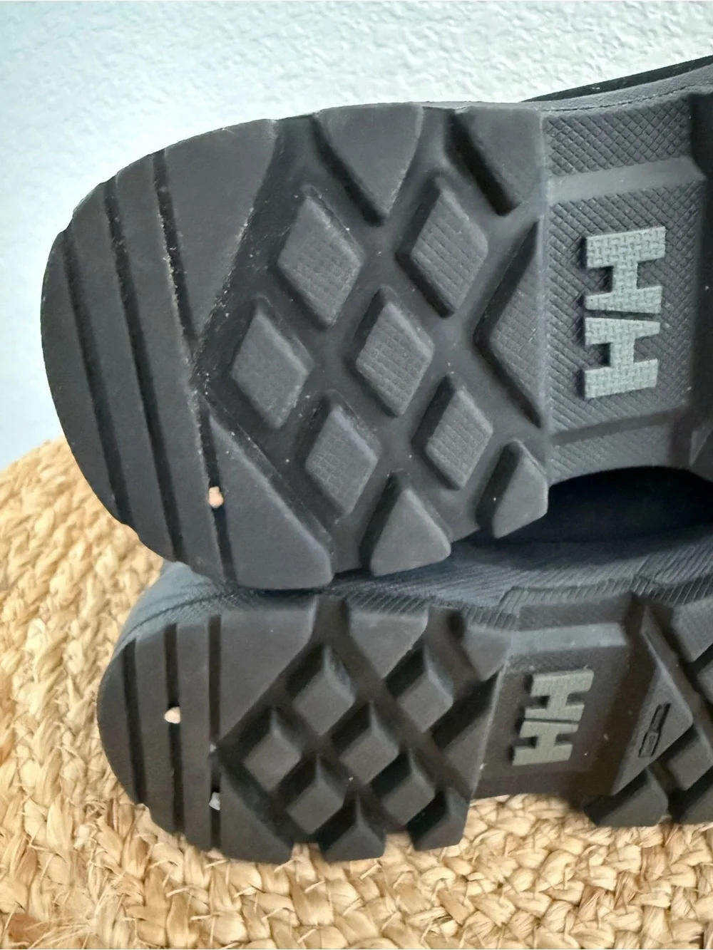 Helly Hansen Kids Black Insulated Snow Boots with Faux-Fur Cuff Size 4